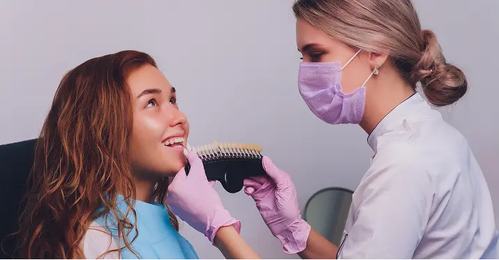 Dental implant model showing replacement teeth and implant placement